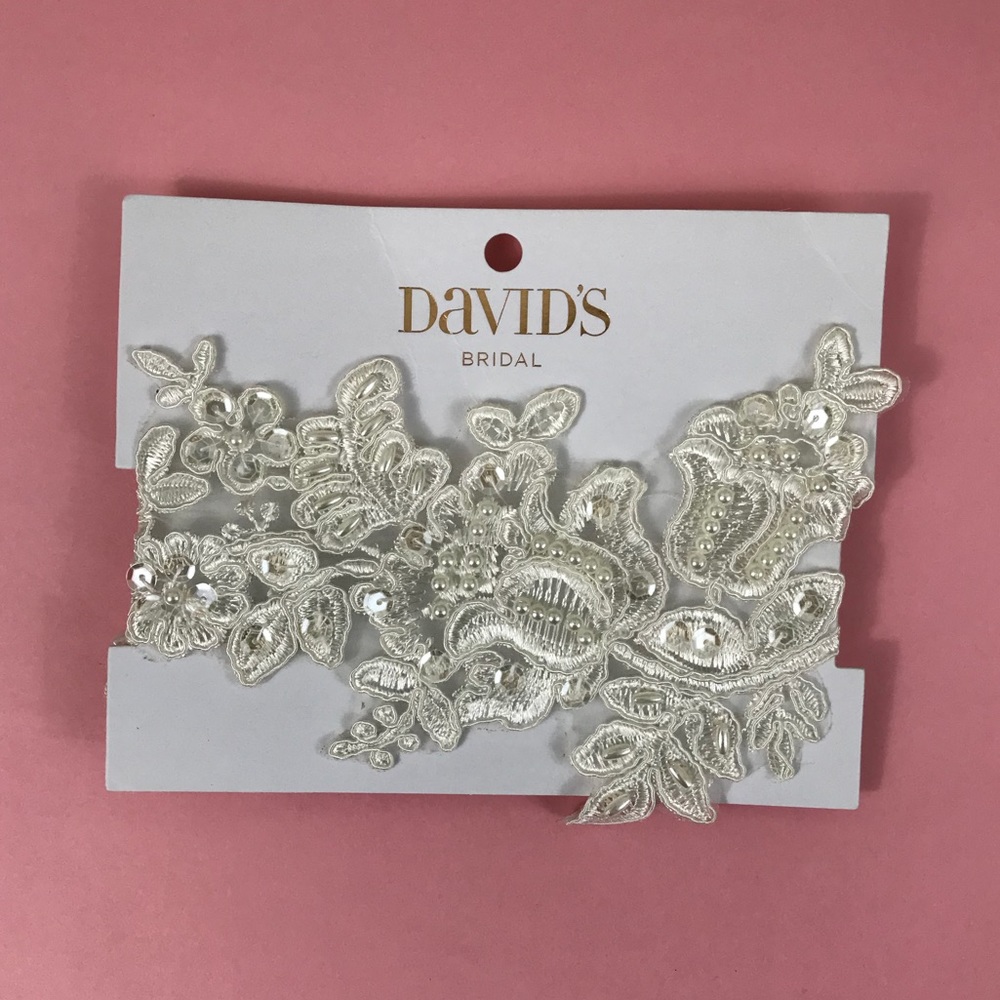 David’s Bridal Ivory Floral Wedding Garter